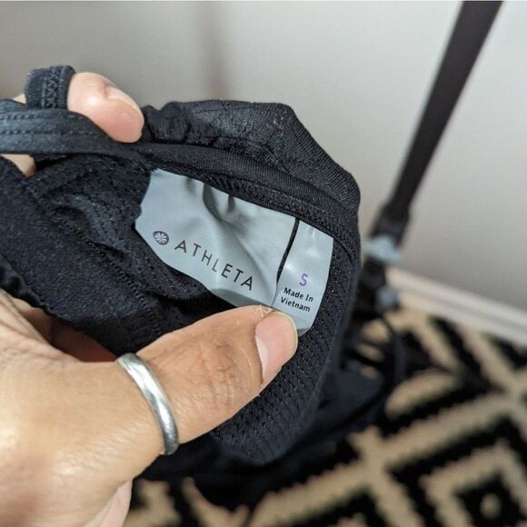 Athleta Womens Black Hidden Agenda Tank Top Sz S Training Gym Yoga Outdoor - Picture 5 of 7